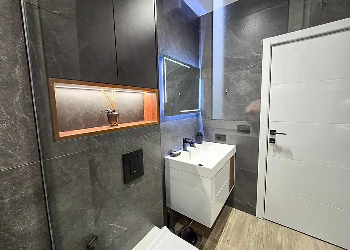 Urban21 Luxury 2 Bedroom アパート ティラナ