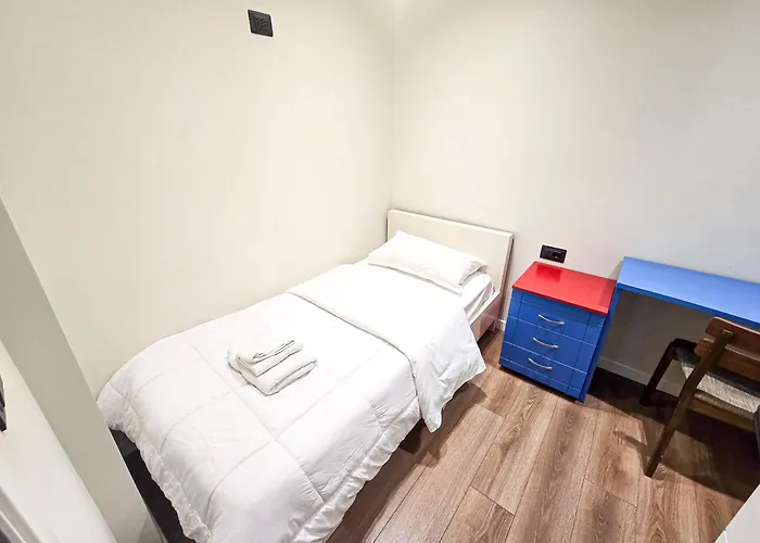 アパート Urban21 Luxury 2 Bedroom ティラナ