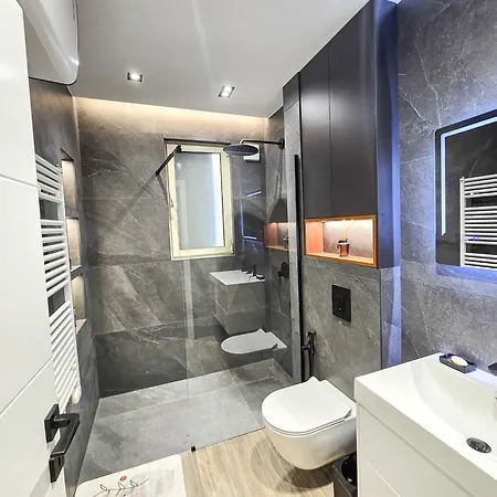 Urban21 Luxury 2 Bedroom * Tirana