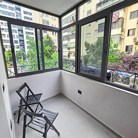 Urban21 Luxury 2 Bedroom تيرانا